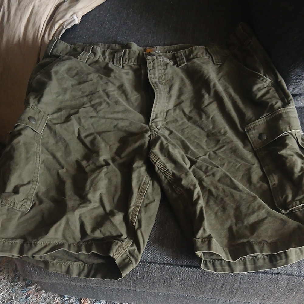 Carhartt Green Cargo Shorts with Durable Design